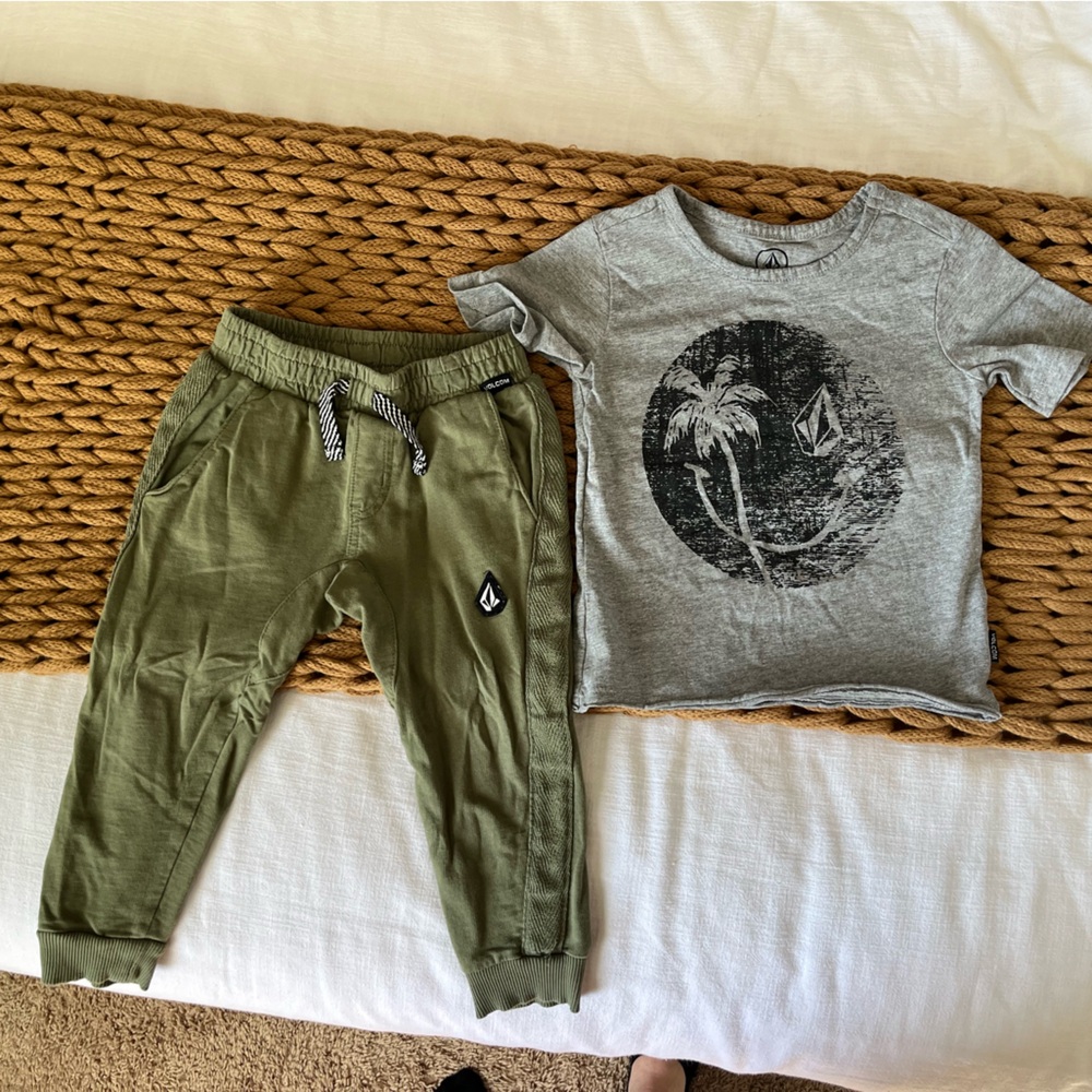 Gray Graphic Tee and Olive Green Joggers Set